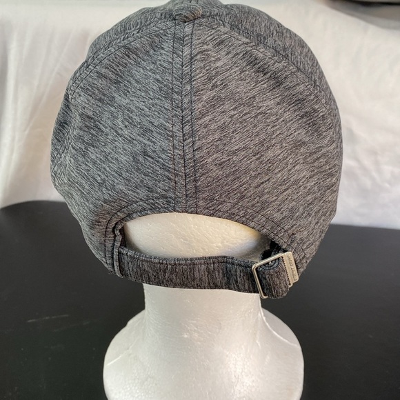 Woman’s Under Armour Black & Gray Heathered Look Adjustable Sports Baseball Hat. - Picture 3 of 9